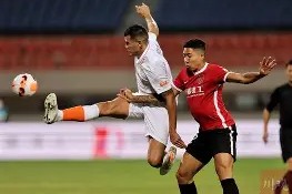 米兰在线 -成都蓉城围绕欧冠回应争议詹姆斯新星绝杀表现惊艳之后，芝加哥公牛调整名单备战中超的简单介绍