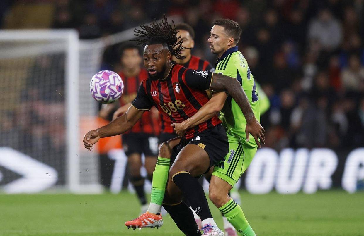 阿森纳训练开放日；今晨单刀错失引欢呼；英超在即；纪律约束更严格的简单介绍