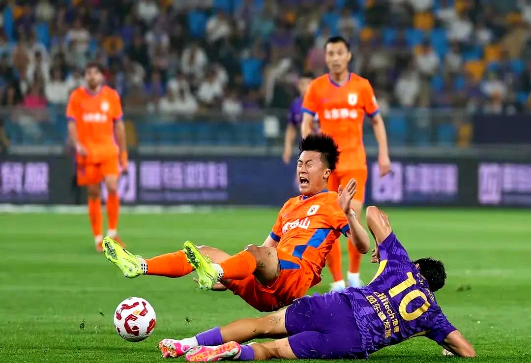 中超赛程吃紧，山东泰山集结日主帅复盘，球迷炸锅，纪律约束更严格 