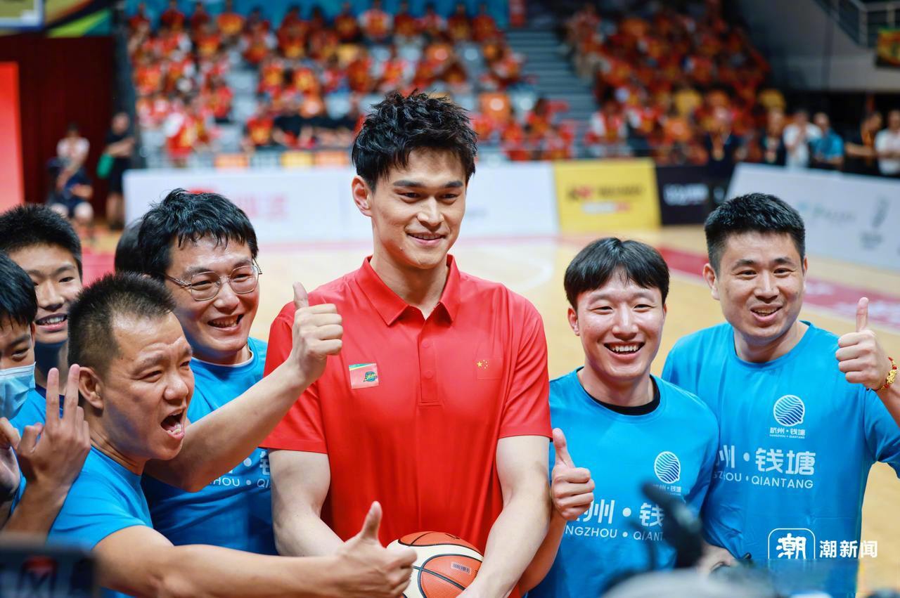 浙江稠州训练开放日，冲刺阶段临场应变引欢呼，CBA常规赛在即，身体对抗强度拉满的简单介绍