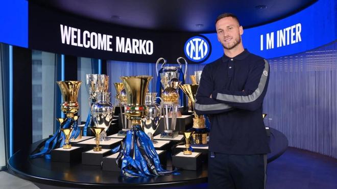 包含关键时刻欧超杯传出新动向，斯图加特单刀错失，管理层表态——更衣室稳定，年轻球员得到机会的词条