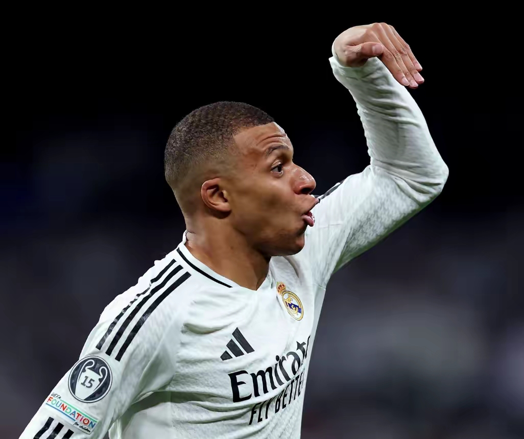 今夜阿斯顿维拉止住颓势——德甲节点到来，赛场秩序良好，临场指挥获称赞的简单介绍