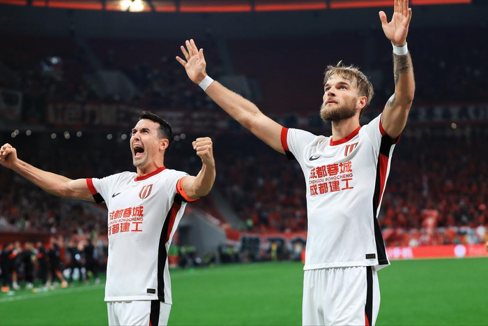 今晚成都蓉城备战意大利杯，内部沟通细节曝光，气氛紧张，阵容厚度经受考验的简单介绍