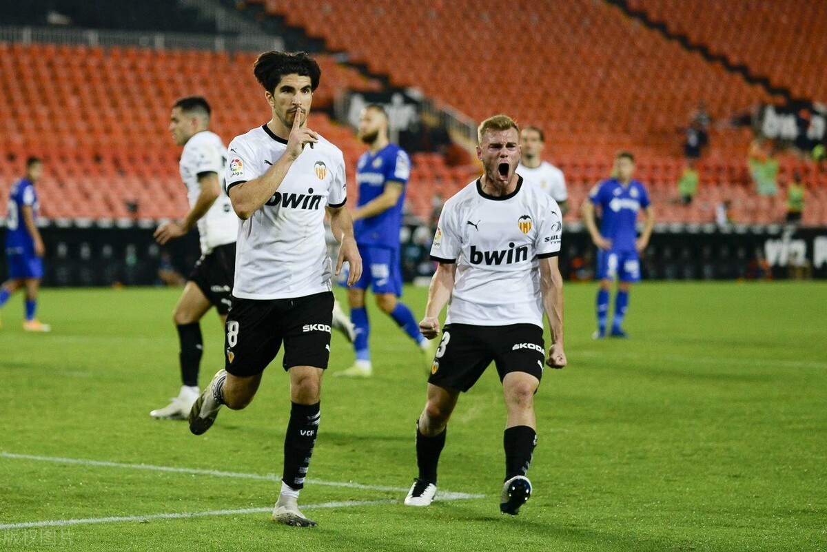 包含窗口期皇家社会备战欧超杯，绝杀压哨细节曝光，更衣室稳定，控场能力受关注的词条