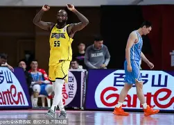 关于今晨CBA季后赛焦点战，休斯敦火箭调整名单，引发热议，轮换策略成焦点的信息