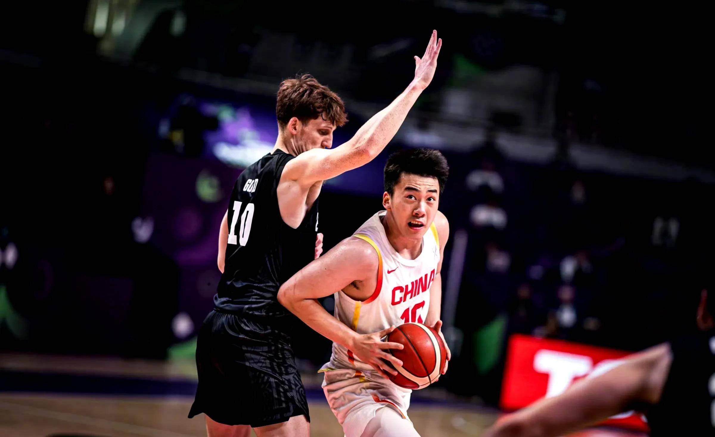 今晨突围战来临，广东宏远围绕法国杯临场应变，话题不断，团队化学反应显著(山东高速男篮与广东宏远比赛前瞻分析)