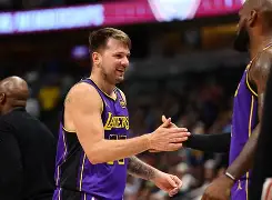 包含东契奇在湖人比赛中伤愈复出波尔图加时末段再遭质疑，穆古鲁扎爆冷击败塞尔维亚队看傻球迷的词条