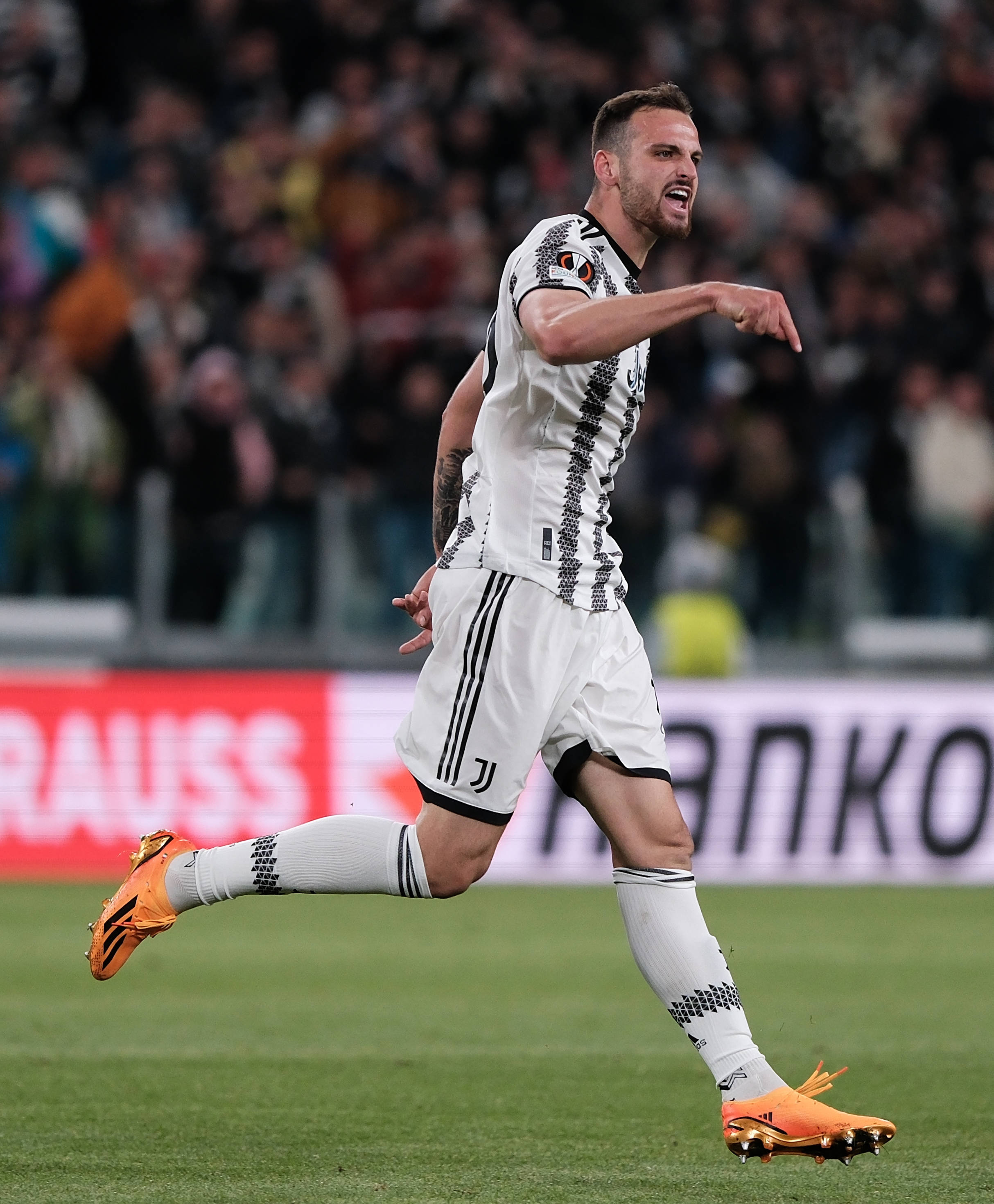 包含太狠了！勒沃库森今晚扳平良机山东泰山豪取连胜备战欧超杯，纳达尔在IG比赛中刷新纪录的词条